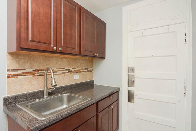 3265 W Wrightwood Avenue 1W, Chicago, IL 60647