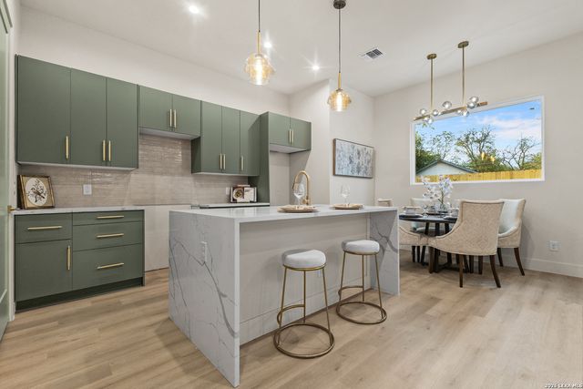 235 Oelkers, San Antonio, TX 78204