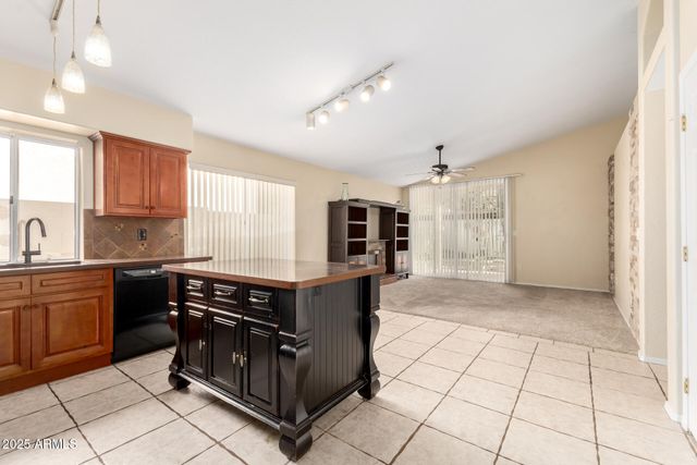 941 N BLACKBIRD Drive, Gilbert, AZ 85234