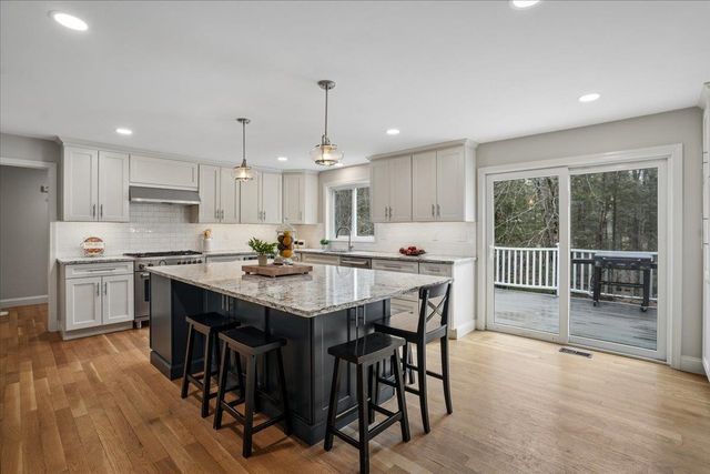 50 Hearthside Circle, Bedford, NH 03110