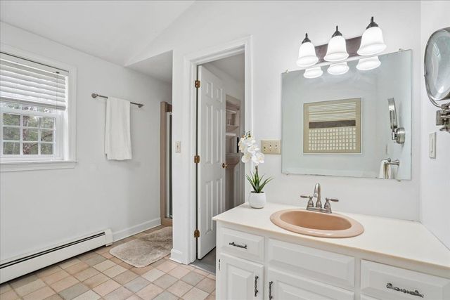 50 Hearthside Circle, Bedford, NH 03110