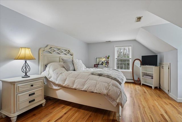 50 Hearthside Circle, Bedford, NH 03110