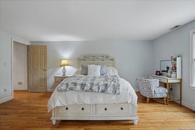 50 Hearthside Circle, Bedford, NH 03110