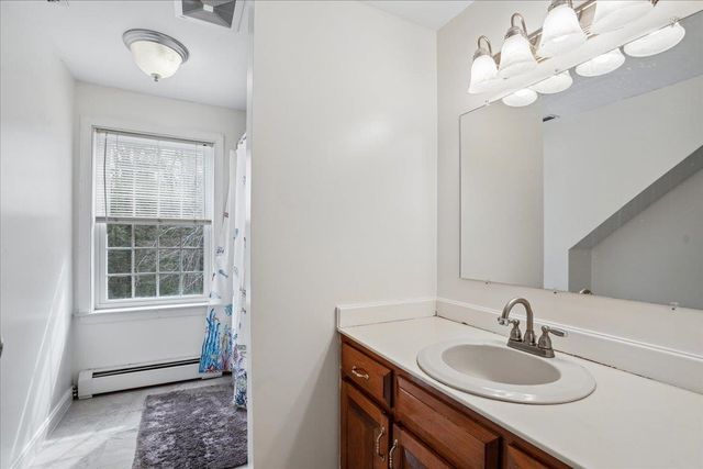 50 Hearthside Circle, Bedford, NH 03110