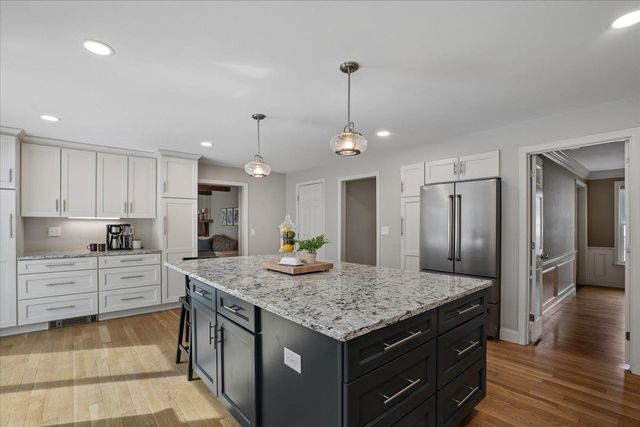 50 Hearthside Circle, Bedford, NH 03110