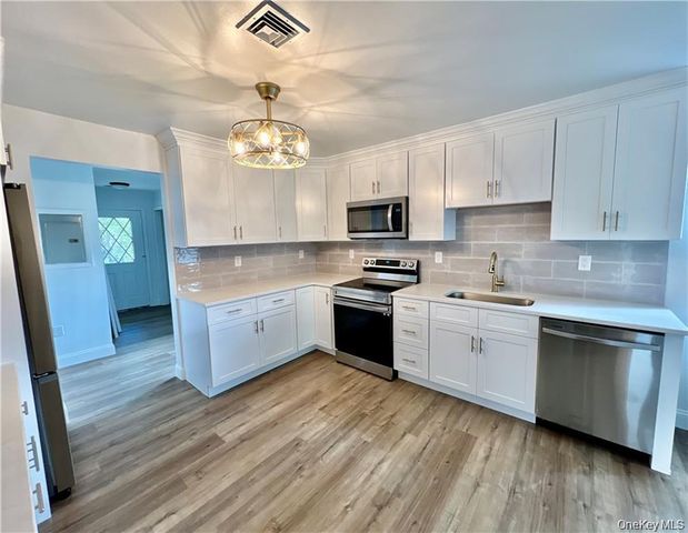 18 Chadeayne Avenue, Cornwall, NY 12518