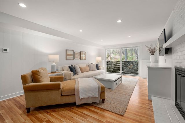 172 Country Drive, Weston, MA 02493