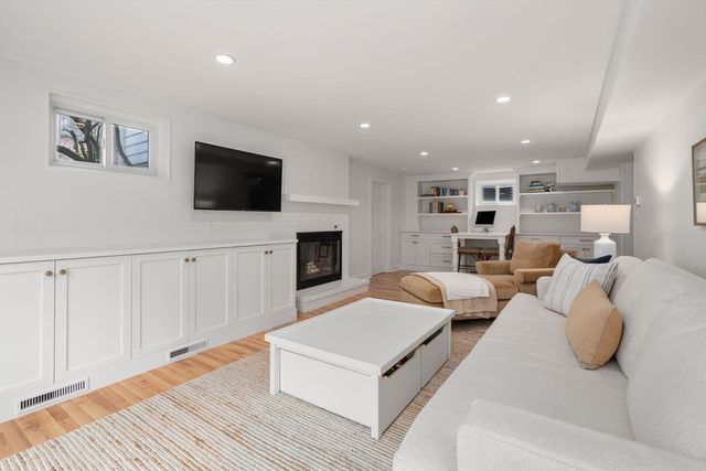 172 Country Drive, Weston, MA 02493