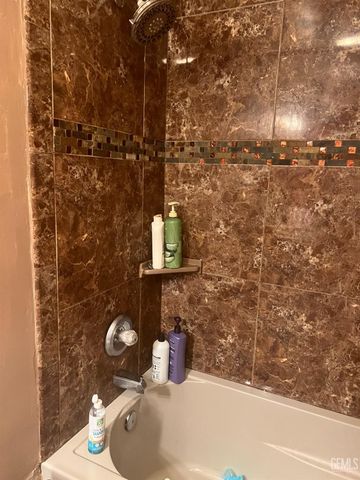 2313 Kamar Street, Bakersfield, CA 93305