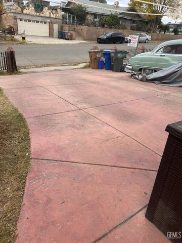 2313 Kamar Street, Bakersfield, CA 93305