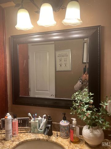 2313 Kamar Street, Bakersfield, CA 93305