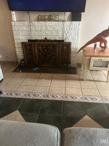 2313 Kamar Street, Bakersfield, CA 93305