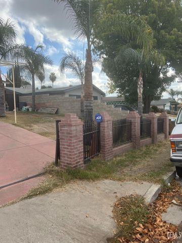 2313 Kamar Street, Bakersfield, CA 93305