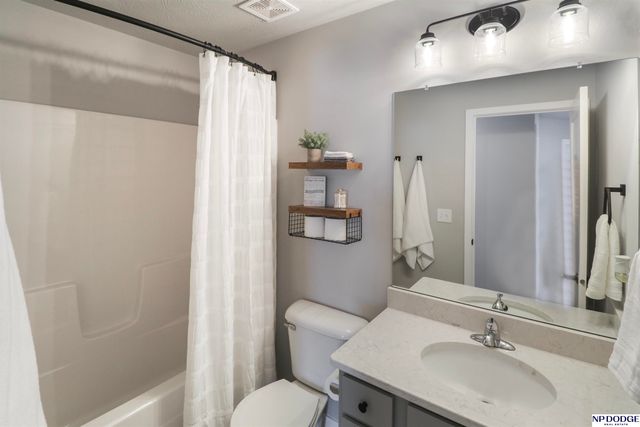 8020 S 200 Street, Gretna, NE 68028