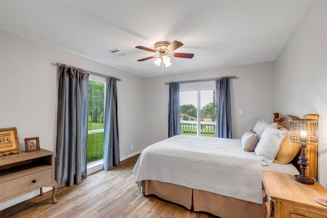 671 Lakeview Harbor, Onalaska, TX 77360