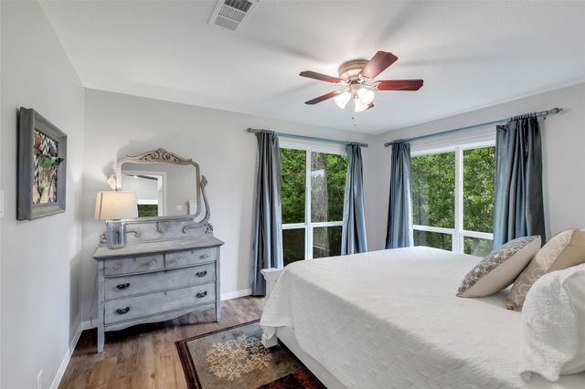 671 Lakeview Harbor, Onalaska, TX 77360