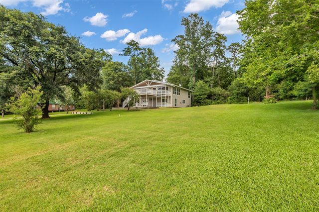 671 Lakeview Harbor, Onalaska, TX 77360