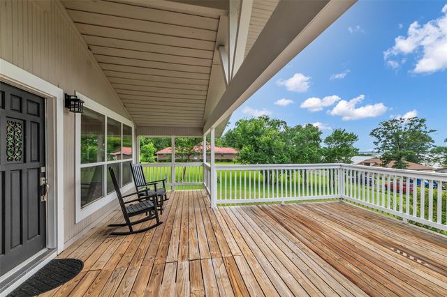 671 Lakeview Harbor, Onalaska, TX 77360