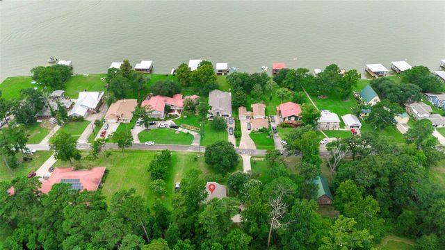 671 Lakeview Harbor, Onalaska, TX 77360