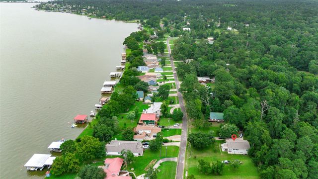 671 Lakeview Harbor, Onalaska, TX 77360
