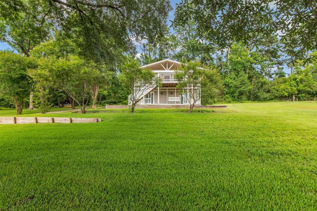 671 Lakeview Harbor, Onalaska, TX 77360