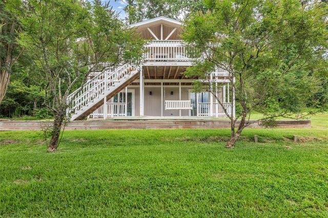 671 Lakeview Harbor, Onalaska, TX 77360