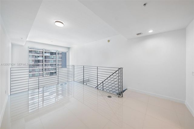 60 SW 13th St 2420, Miami, FL 33130