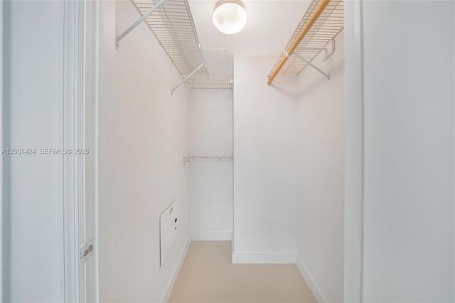 60 SW 13th St 2420, Miami, FL 33130