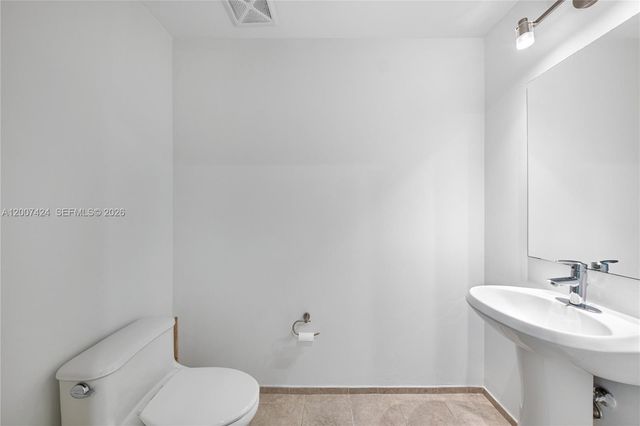 60 SW 13th St 2420, Miami, FL 33130