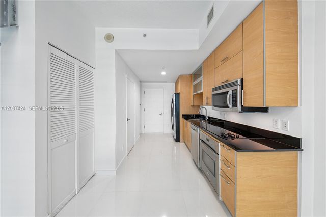 60 SW 13th St 2420, Miami, FL 33130