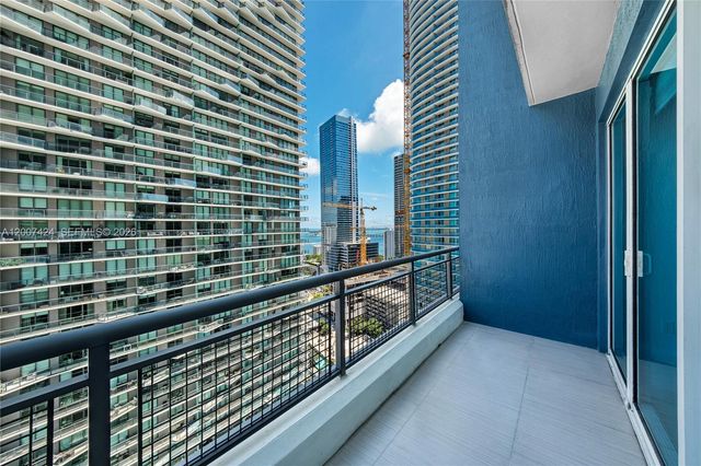 60 SW 13th St 2420, Miami, FL 33130