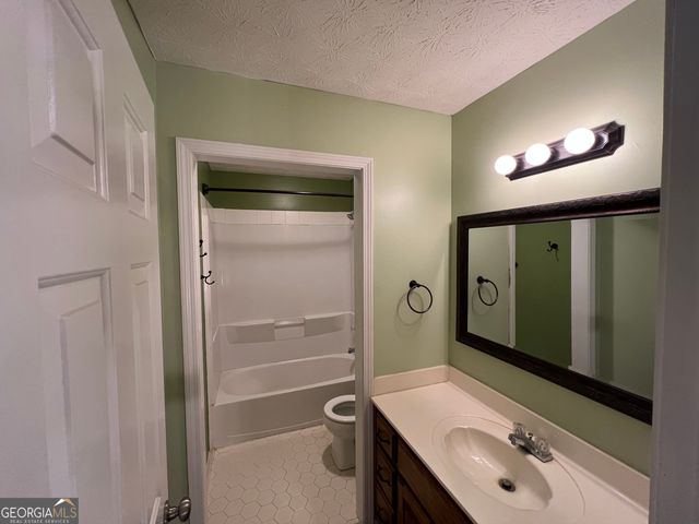 4811 SE West Lake Drive, Conyers, GA 30094