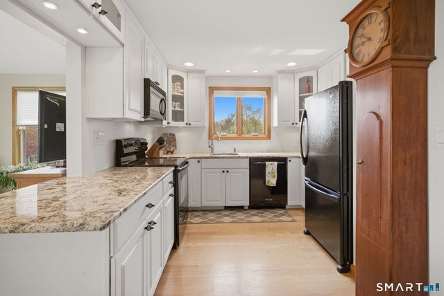 14 Bonnie Drive, Farmington, CT 06032