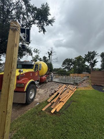 2031 Saxon Drive, Houston, TX 77018