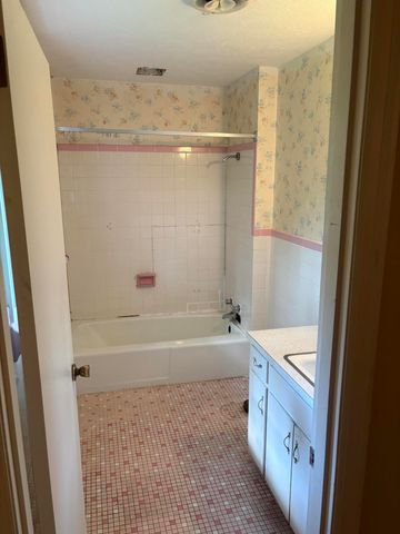 165 Colonial Drive, Paducah, KY 42001