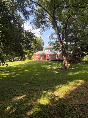 165 Colonial Drive, Paducah, KY 42001