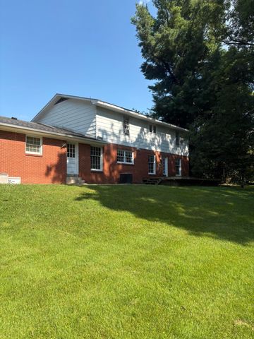 165 Colonial Drive, Paducah, KY 42001
