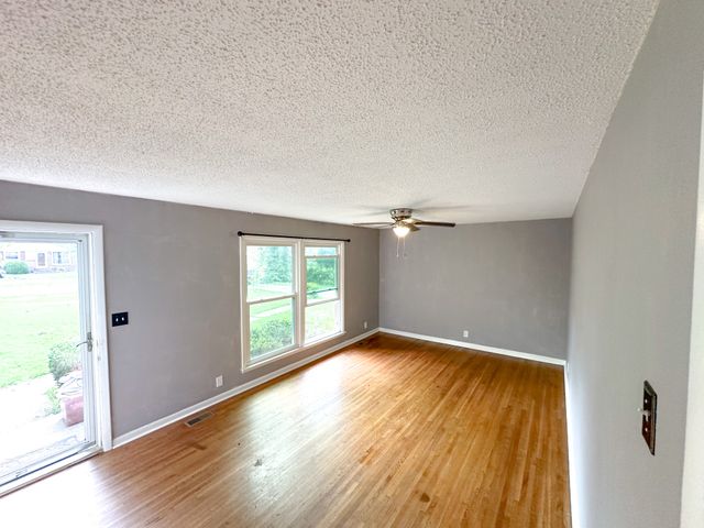 131 Brandywine Dr, Clarksville, TN 37042