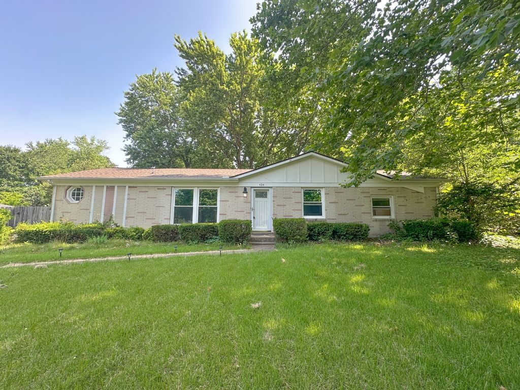 131 Brandywine Dr, Clarksville, TN 37042