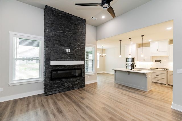 2107 N Chanae Street, Siloam Springs, AR 72761