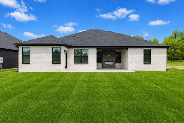 2107 N Chanae Street, Siloam Springs, AR 72761