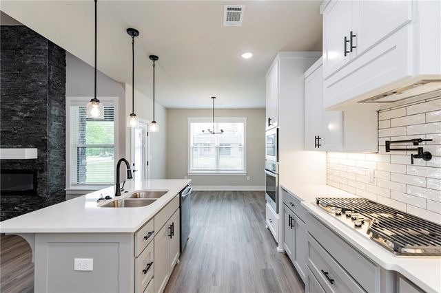 2107 N Chanae Street, Siloam Springs, AR 72761