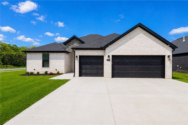 2107 N Chanae Street, Siloam Springs, AR 72761