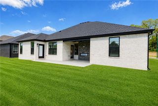 2107 N Chanae Street, Siloam Springs, AR 72761