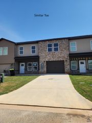 310 Beau Claire Circle, Byron, GA 31008