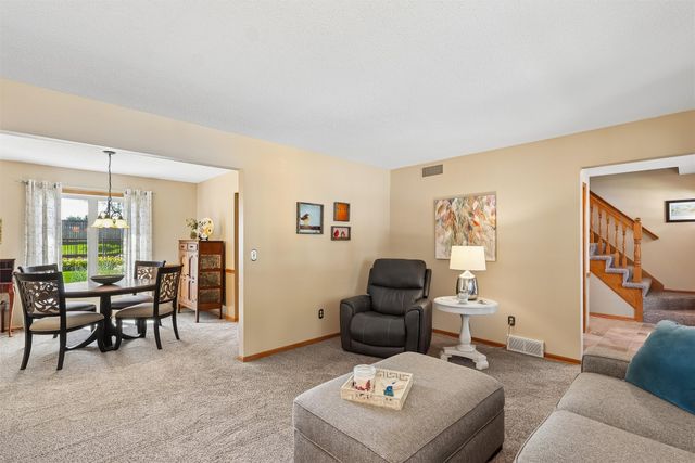 4318 101st Street, Urbandale, IA 50322