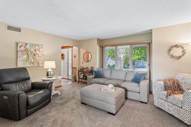 4318 101st Street, Urbandale, IA 50322