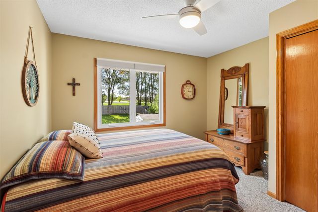 4318 101st Street, Urbandale, IA 50322