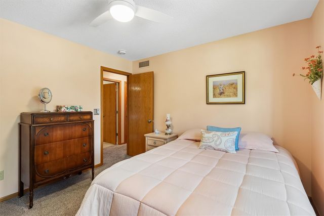 4318 101st Street, Urbandale, IA 50322