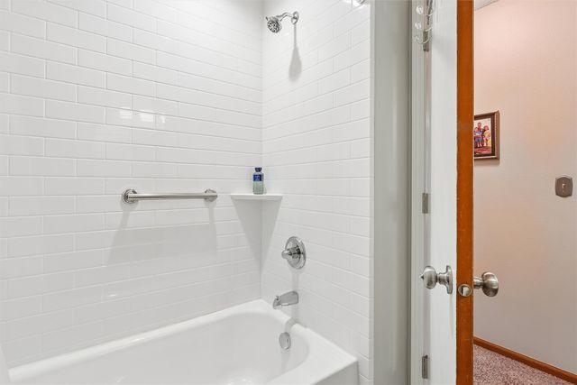 4318 101st Street, Urbandale, IA 50322